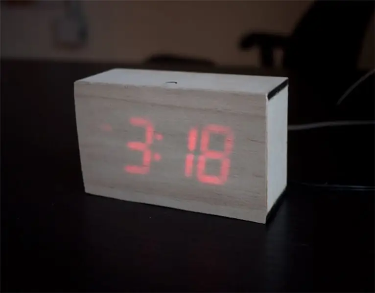 Reloj LED de madera