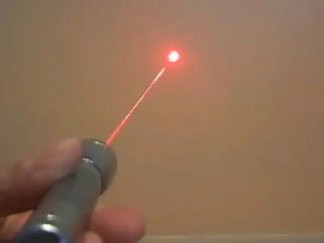 Laser Flashlight Hack !!: 12 ደረጃዎች (ከስዕሎች ጋር)