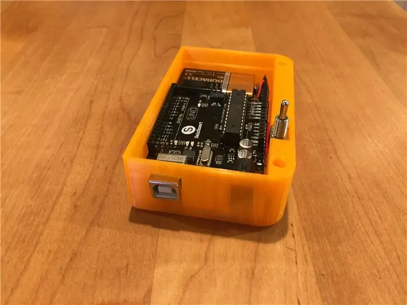 Sätt i Arduino och batteri i väskan