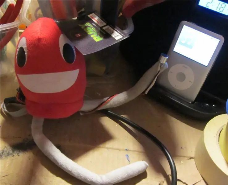 Ruby the Red LED Plushie Mod: 4 koraka (sa slikama)