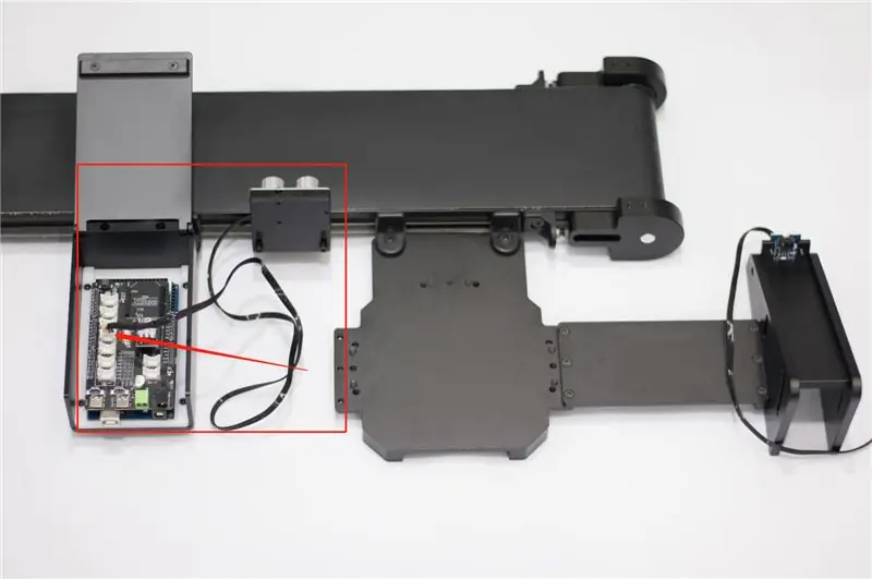 Connecteu el sensor d'ultrasons: introduïu el cable del sensor d'ultrasons al D10-D11 de la placa de control principal