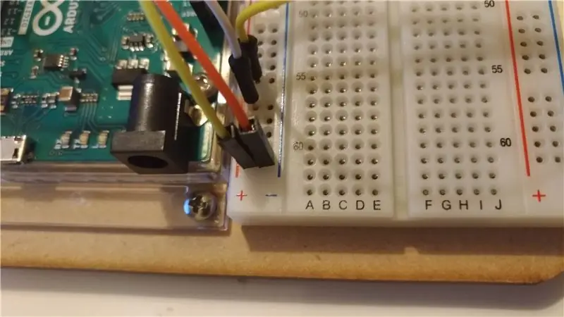 Connectez l'écran LCD/les commandes