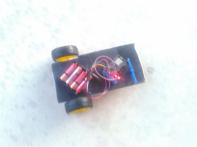 ESP8266 Robotauto geprogrammeerd met ESP8266 Basic