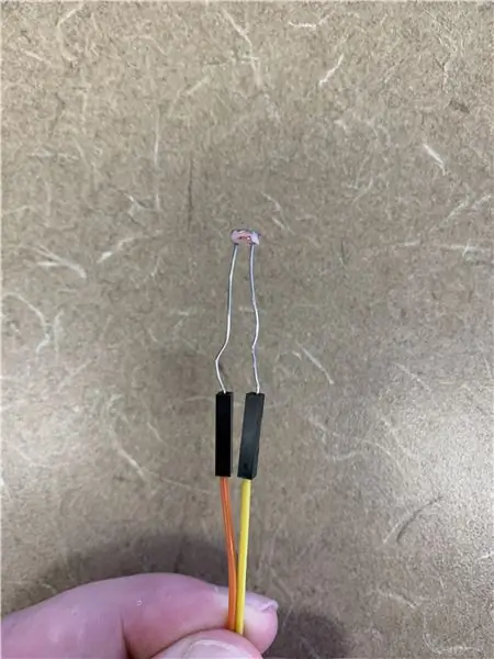 Ikonekta ang mga resistors ng Larawan sa Mga Wires