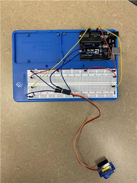 Connecteu el servomotor