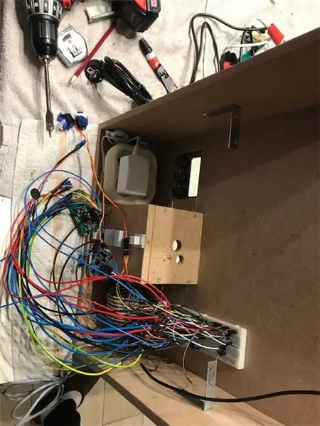 Insertion du circuit dans le boîtier