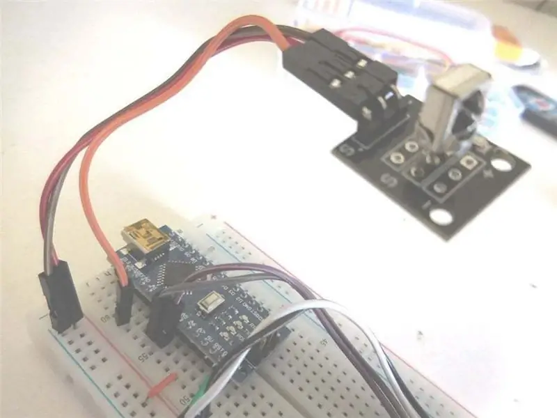 Afegiu el receptor d'infrarojos i connecteu-lo a l'Arduino