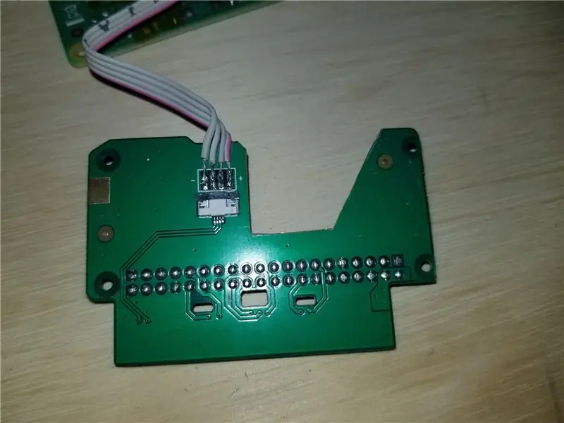 የመሸጫ ዩኤስቢ ከ PCB ወደ Pi ይመራል