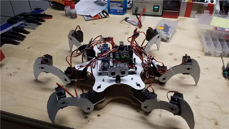 Hexapod Arduino Über Eine SSC32: 5 қадам