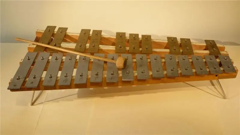 Encontre um Glockenspiel e faça uma estrutura de suporte