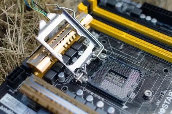 Εγκατάσταση της CPU (Κεντρική μονάδα επεξεργασίας) Pt.1