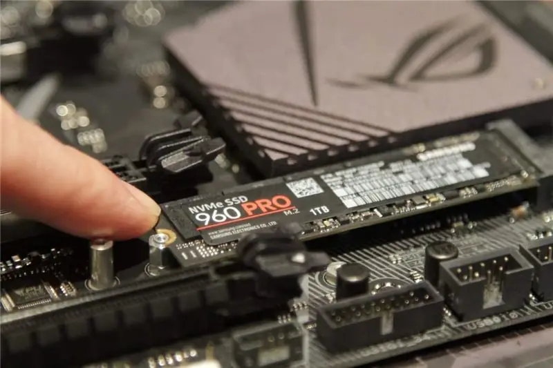 Die installering van die SSD (Solid State Drive) Pt.4