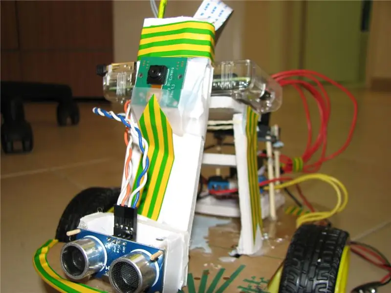 Sukurkite savo interneto valdomą vaizdo transliacijos robotą naudodami „Arduino“ir „Raspberry Pi“