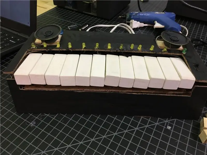 Piano eléctrico-analógico