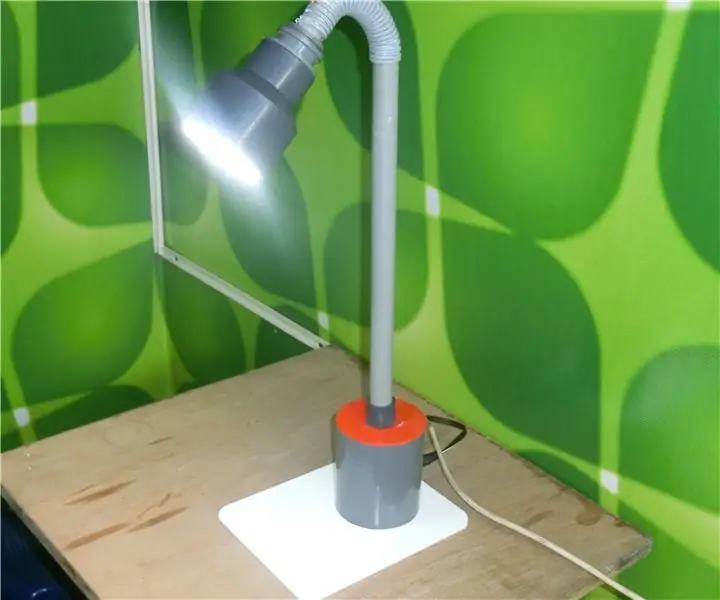 Candeeiro de mesa LED usando PVC: 6 etapas