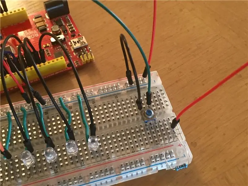 Hubungkan Tombol ke Pin 2 di Arduino