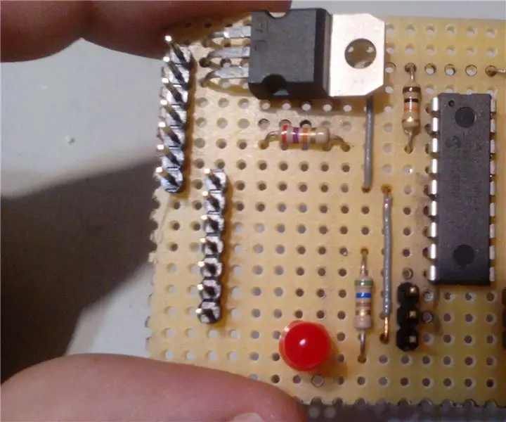 BILLIGT OCH LÄTT PICAXE ROBOTBOARD MED SERIALKABEL: 12 steg (med bilder)