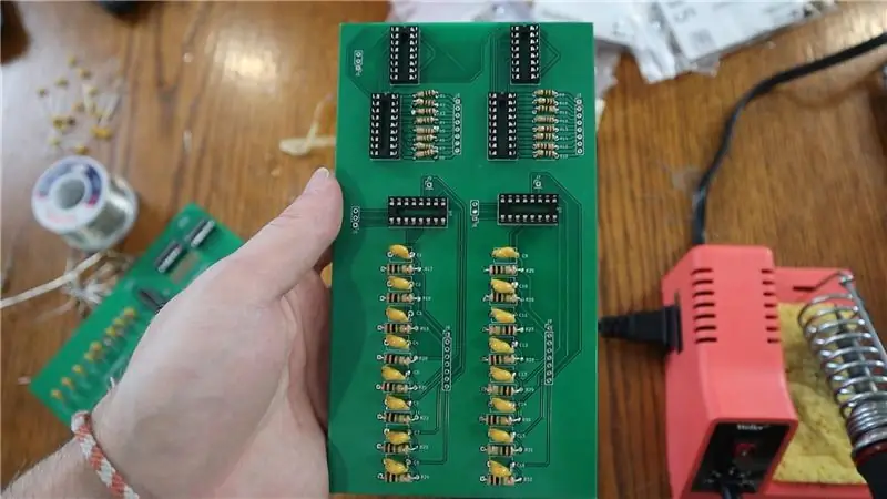 የ PCB አካላትን ያሽጡ እና ከቦርዱ ጋር ያያይዙት