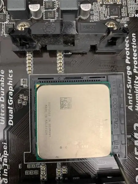 Posar la CPU a la placa base