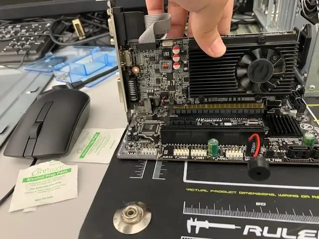 Menempatkan Unit Pemrosesan Grafis (GPU) di Motherboard