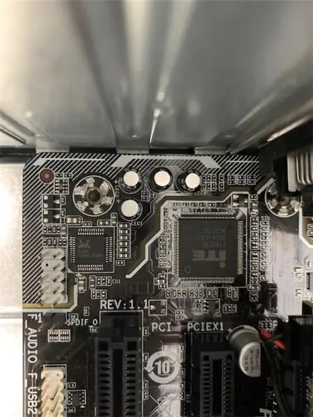 Motherboard und GPU in das Gehäuse einbauen