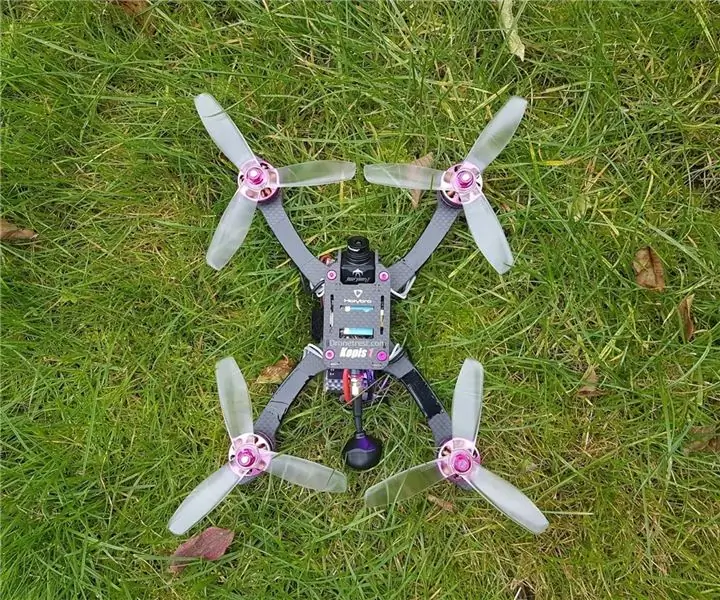 „FPV Quadcopter Drone Racing“pradedančiųjų vadovas: 16 žingsnių