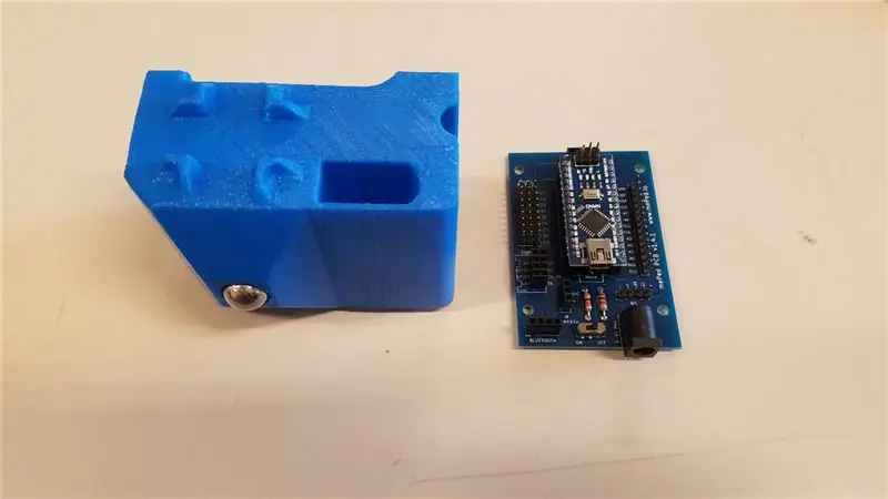 Bevestig die hoof -Arduino -bord aan die basis