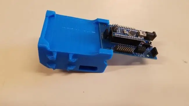 Bevestig die hoof -Arduino -bord aan die basis