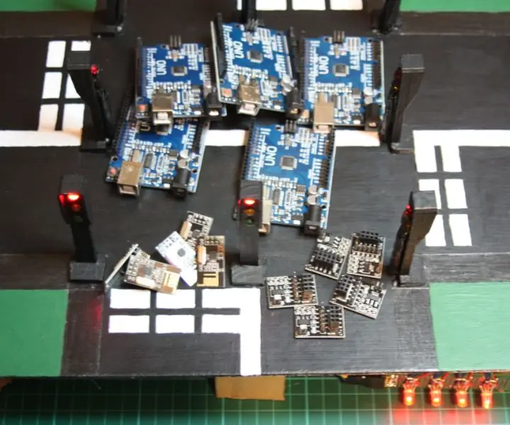 Sistema de semàfors de 4 vies que fa servir 5 Arduinos i 5 mòduls sense fils NRF24L01: 7 passos (amb imatges)