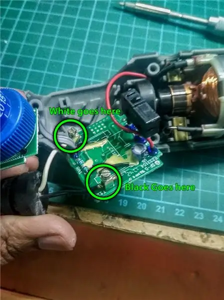 Connexió del cable d'alimentació