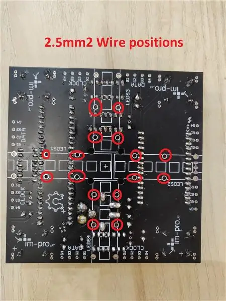 Soudez les bandes sur le PCB principal