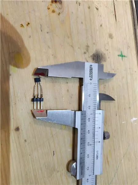 Soudez les bandes sur le PCB principal