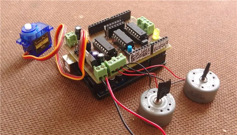 El escudo del motor / el circuito del controlador del motor