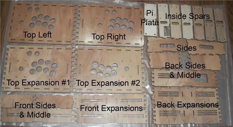 Acquisisci familiarità con le parti dell'involucro e costruisci i supporti per PCB