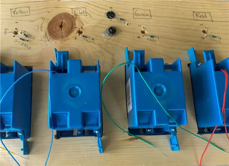 Mount thiab Solder Resistors