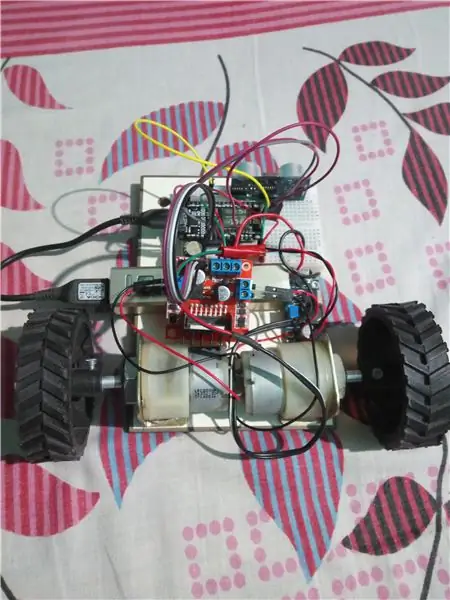 Sekite mane robotas naudojant „NodeMCU“