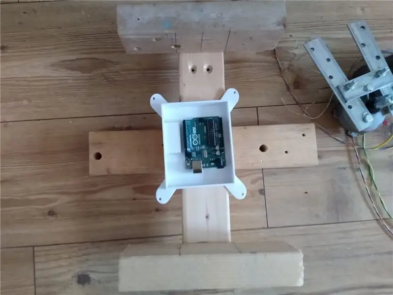 Arduino, Bluetooth Module at Pag-distributor ng Power Mount