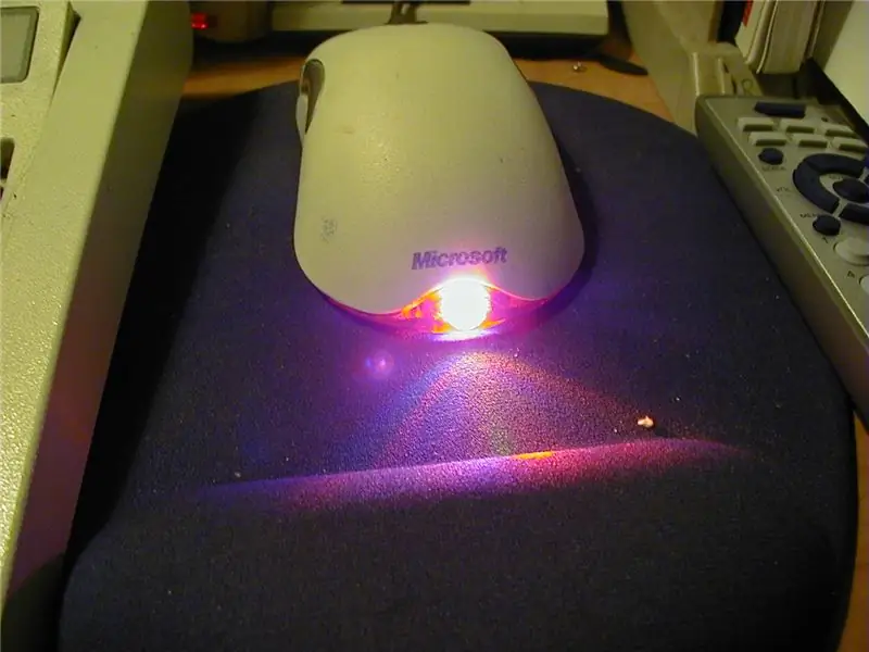 Rifacimento del mouse LED a tre colori: 5 passaggi