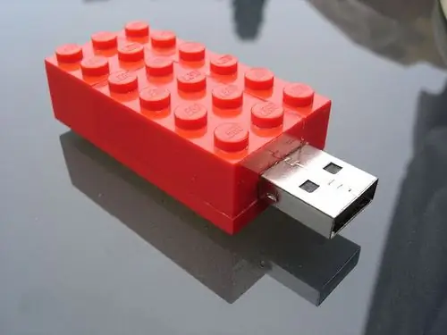 Lego USB -mälupulk: 5 sammu (koos piltidega)