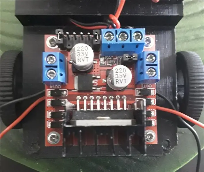 Parafuse o controlador de energia no corpo