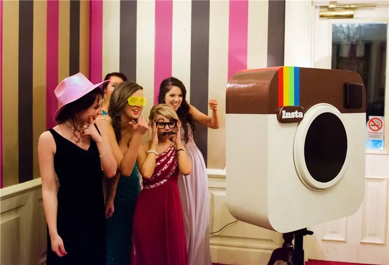 Instagram-Inspired DIY Photo-Booth