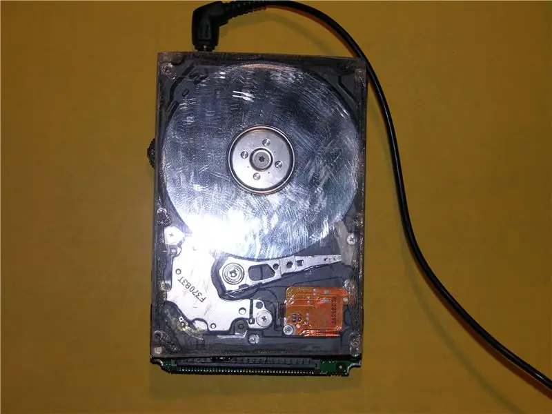 Saya mahu nombor 7, silakan. Ya, Pinggan Hard Drive Dengan Ketchup Tambahan