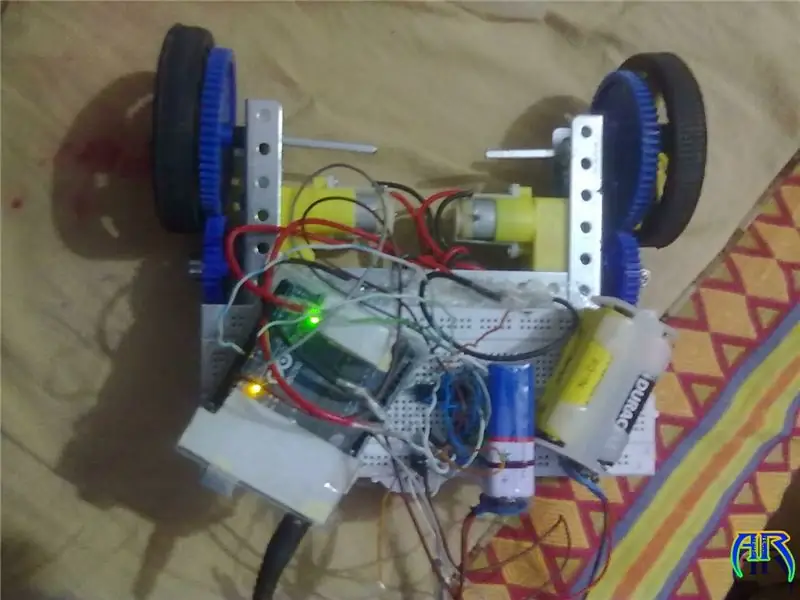 Robot in movimento automatico semplice che utilizza Arduino e IC L293d: 6 passaggi