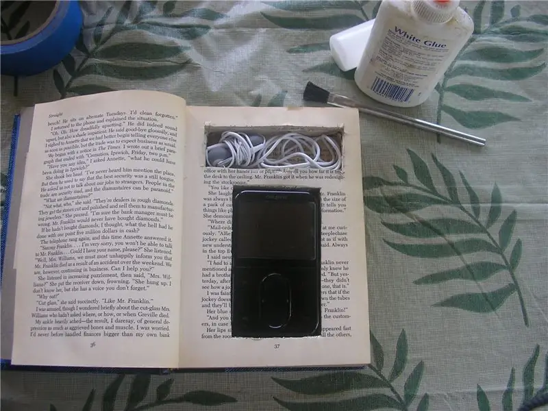 Mbështjellës Ipod ose Mp3 Player nga një libër: 6 hapa (me fotografi)