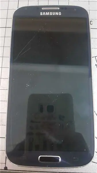 Samsung S4 nümayiş etdirən