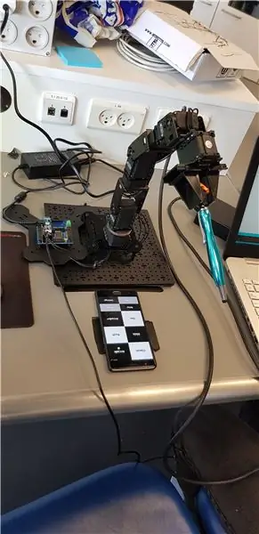 Piyano Fayansları Oynayan Robot Kolu