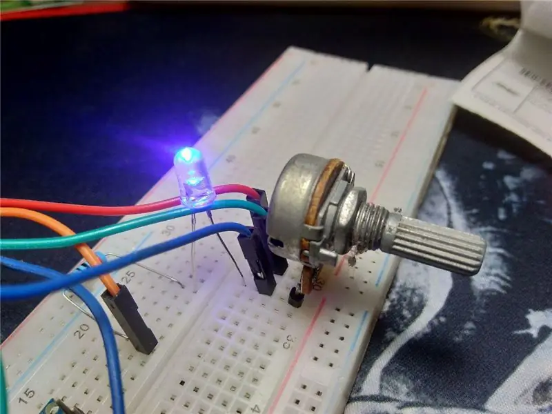 Pas die LED -helderheid aan met behulp van die potensiometer