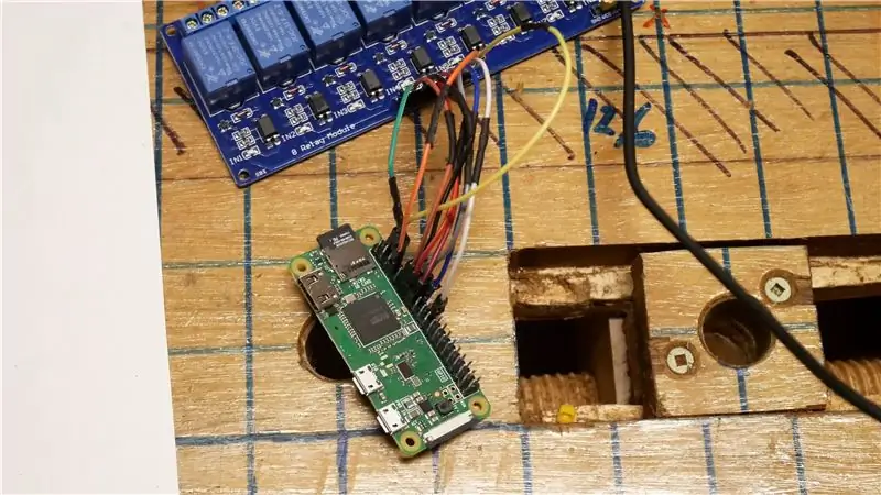 Stuff Your Wuff 3: Pi -ni Relay Board -a bağlayın