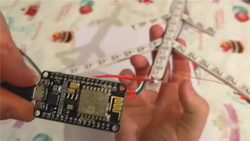 Connexió a ESP8266 i càrrega de croquis