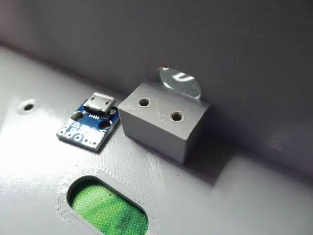 Kiinnitä USB -virtaliitäntä